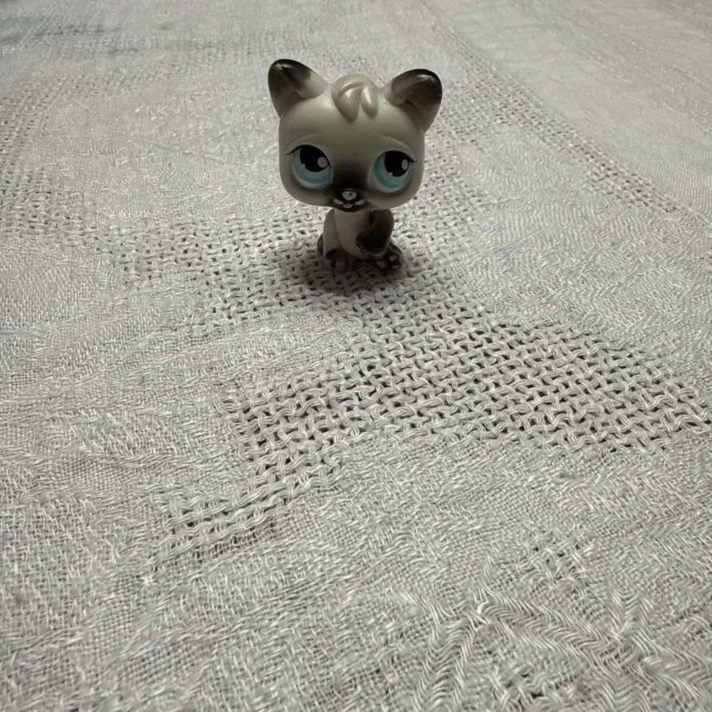 Littlest Pet Shop LPS Magic Motion Siamese Cat Blue Eyes Sticks Out Tongue 2005